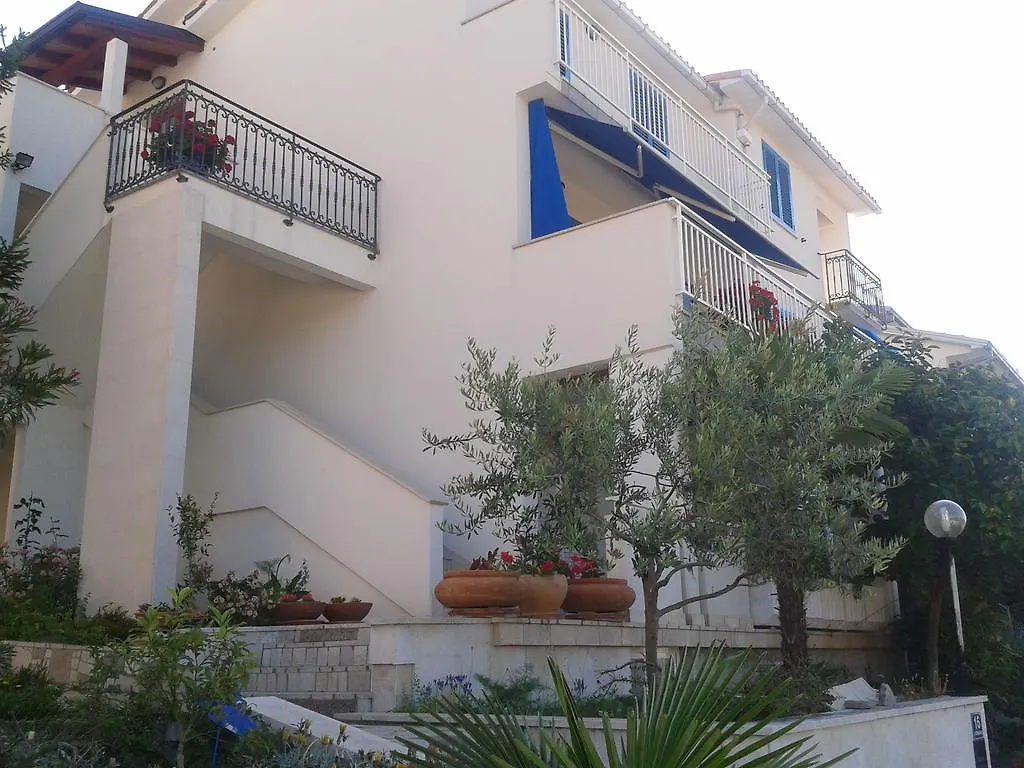 Apartments Mare Losinjska 16 Rabac 0*,  Kroatien